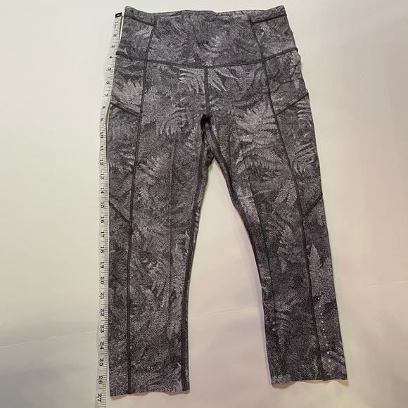 Lululemon Fast & Free Crop (19")
Kindred Spirit Alpine White Multi Size 6 - Picture 8 of 16